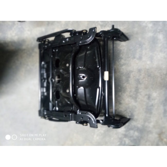 ΒΑΣΗ ΚΑΘΙΣΜΑΤΟΣ ΔΕΞΙΑ ΚΑΙ ΑΡΙΣΤΕΡΗ SKODA OCTAVIA4 ΒΑΣΗ ΚΑΘΙΣΜΑΤΟΣ ΔΕΞΙΑ ΚΑΙ ΑΡΙΣΤΕΡΗ SKODA OCTAVIA4